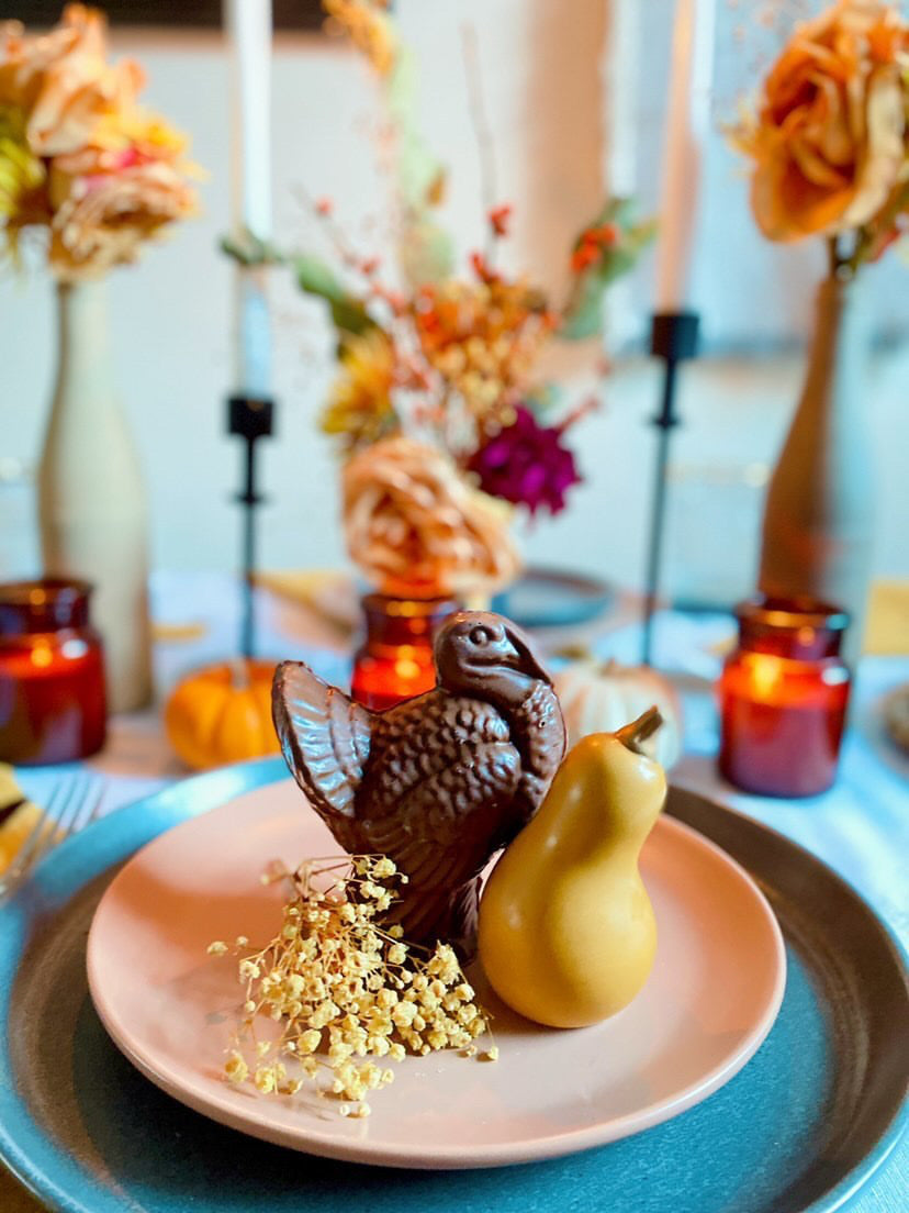 Thanksgiving Table Setting Inspiration by @KaitsKravings and @branhull